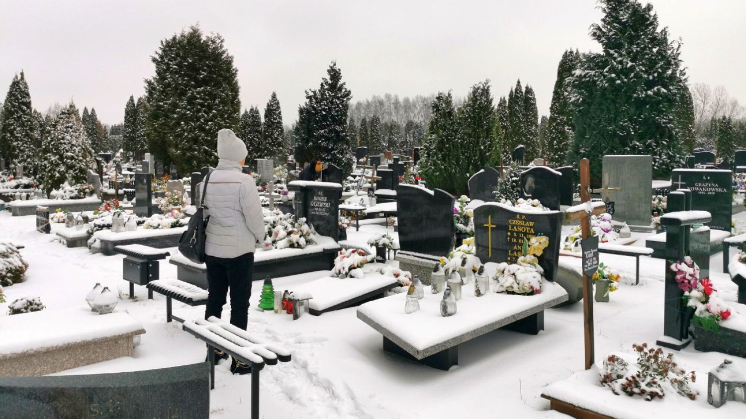 Koszty pochówku na zarządzanych przez łódzką archidiecezję cmentarzach sięgają kilkunastu tysięcy złotych
