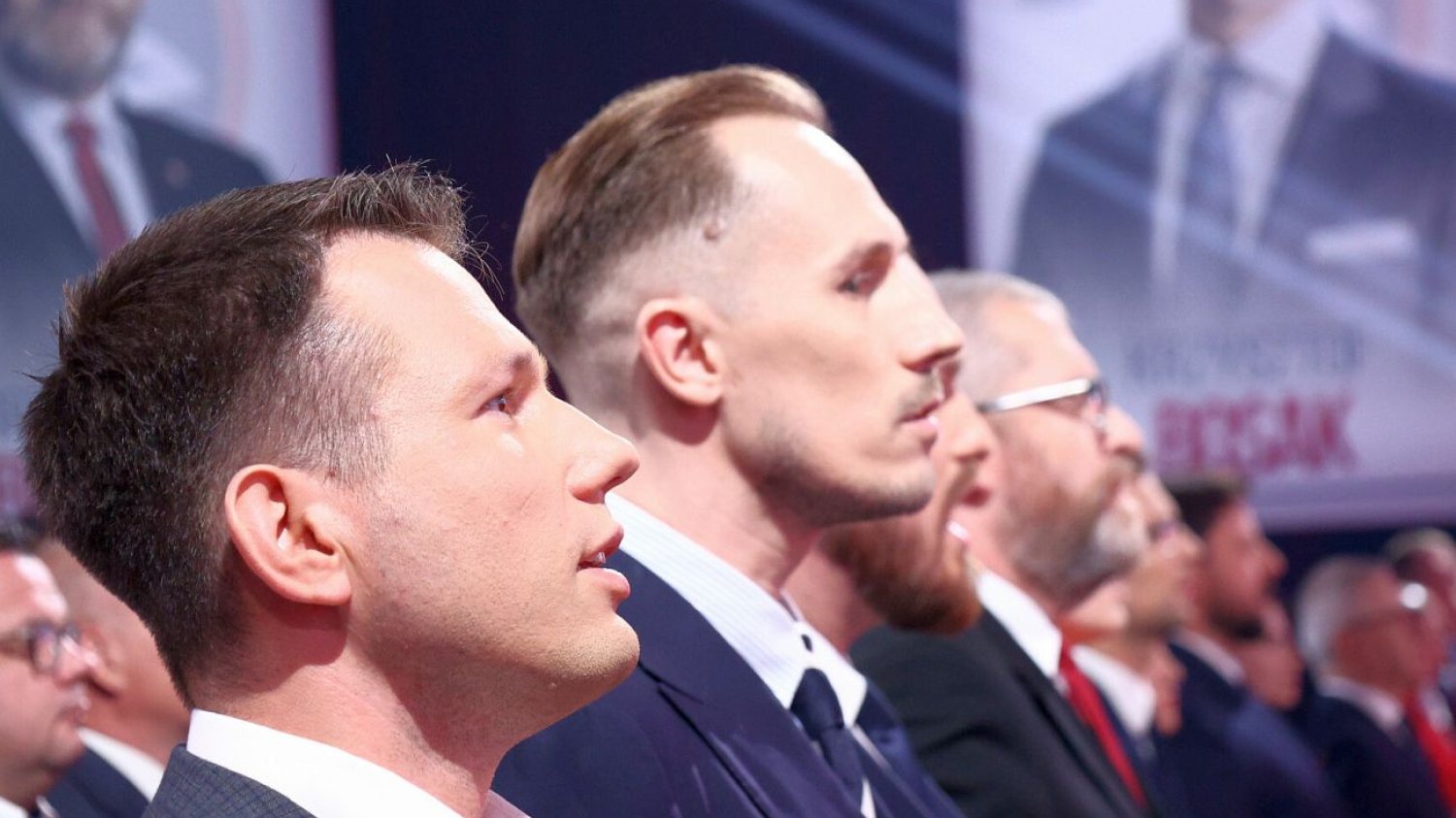 Piwo po piwie, największa skrajnie prawicowa partia w Polsce pnie się w sondażach - pisze "The Economist"