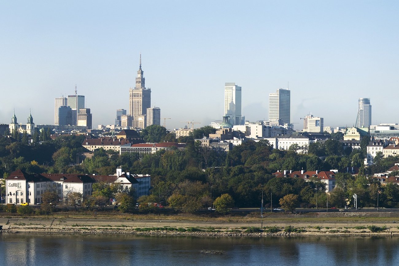 Widok na centrum Warszawy od strony rzeki