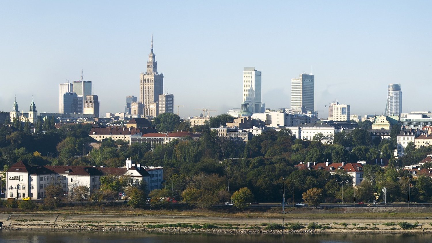Widok na centrum Warszawy od strony rzeki