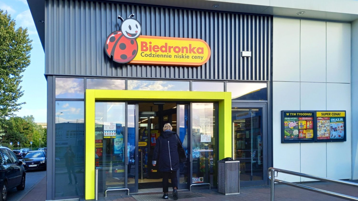 Nowa oferta Biedronki od czwartku 14 maja. Rozdają masło za darmo na weekend. Sklep Biedronka.