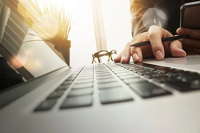 2,50 zł kosztuje najtańsza usługa sprawdzenia danych firmy. Za pełny raport o finansach i stanie kontrahenta w wywiadowni gospodarczej trzeba zapłacić nawet powyżej 25 tysięcy.