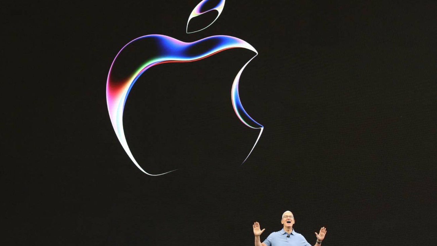 Tim Cook, prezes Apple, na wystąpieniu.
