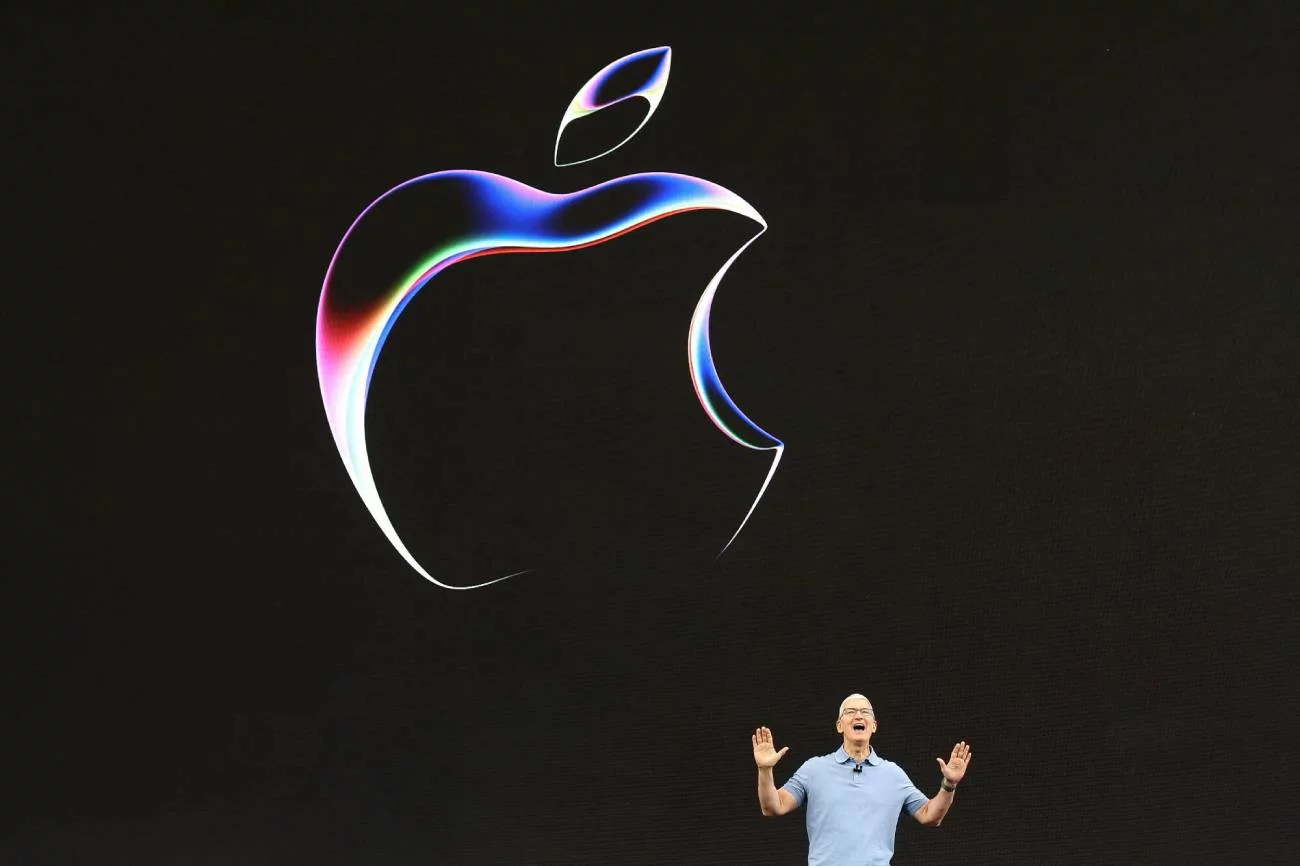 Tim Cook, prezes Apple, na wystąpieniu.