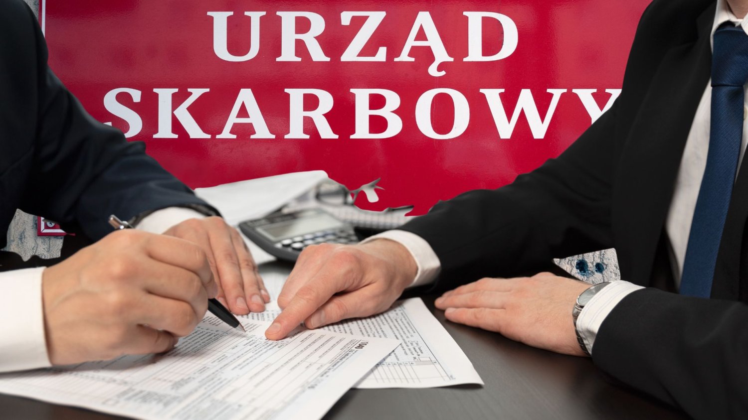 Dni otwarte w urzędach skarbowych ws. KSeF. Weź urzędników na spytki Rozmowa na tle urzędu skarbowego. Trwają dni otwarte i szkolenia w urzędach skarbowych ws. KSeF