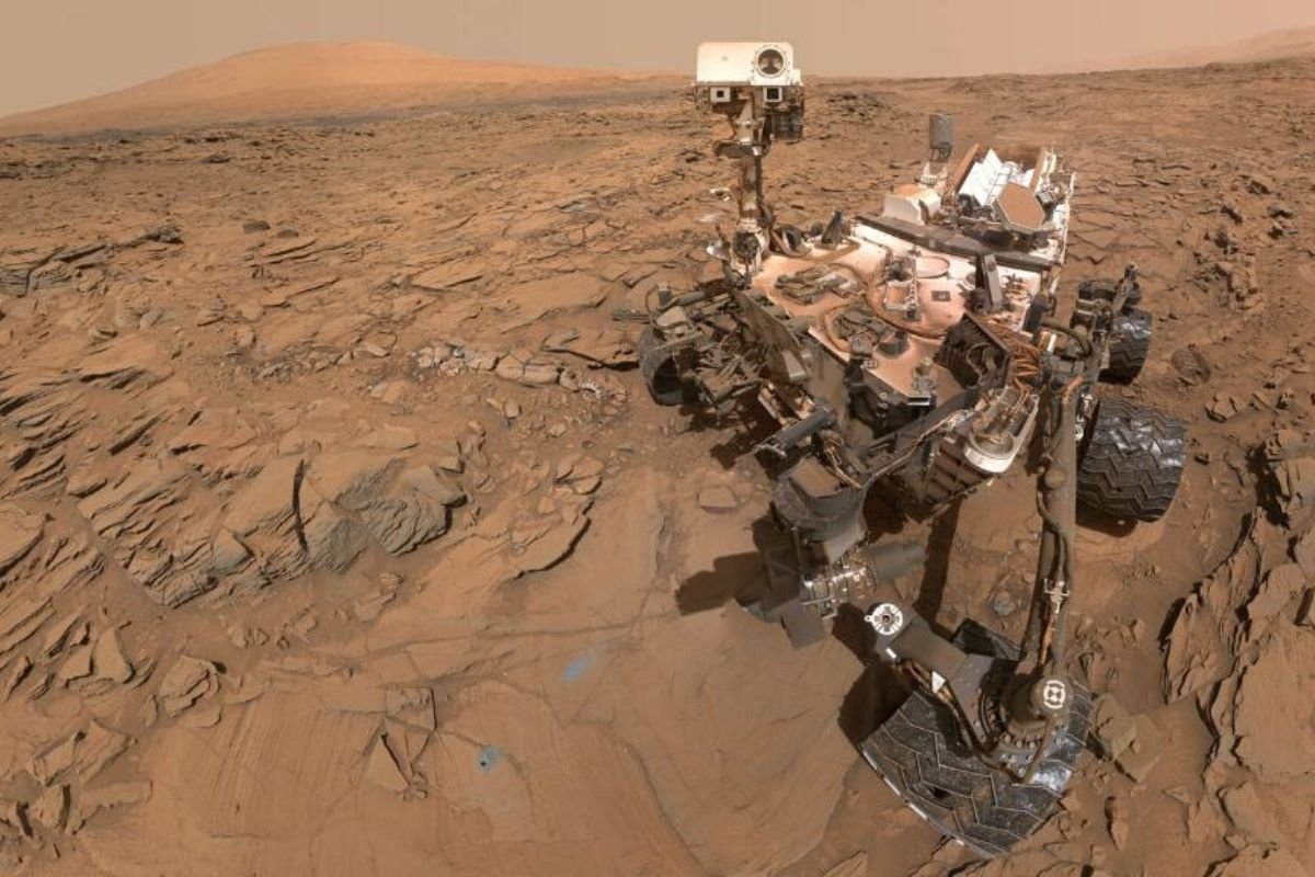 Krążący po powierzchni Marsa łazik Curiosity niestrudzenie dostarcza nam kolejnych tajemnicy do rozwiązania.