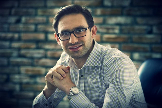 "Kiedy nie ma się zaplecza finansowego i marketingowego, jak Apple czy Samsung, walka o rynek smartfonów przypomina pojedynek Dawida z Goliatem. Ale to nie znaczy, że nie warto tej walki podjąć" – mówi Michał Leszek z Kruger&Matz.