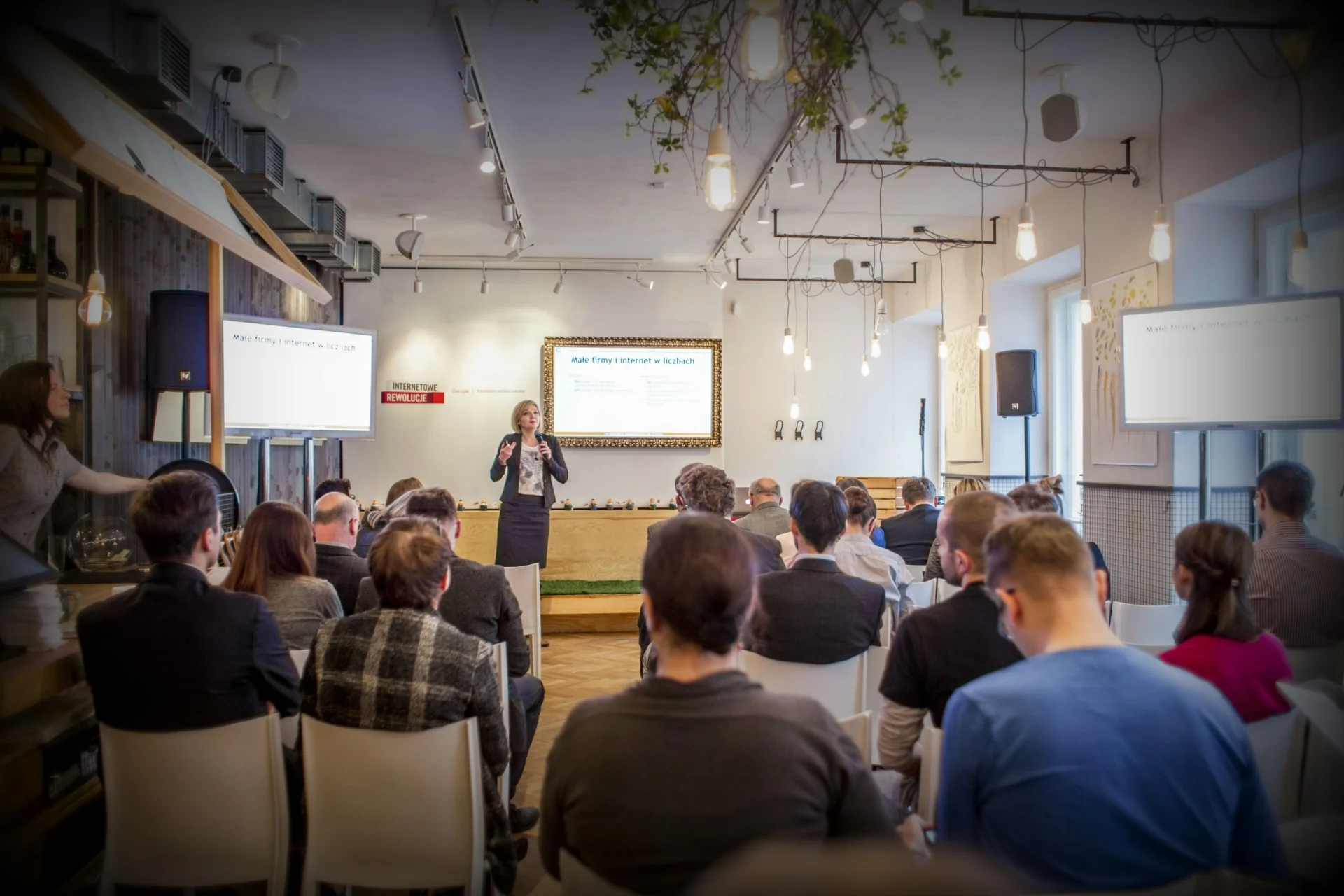 Podczas konferencji wystąpiła dr Justyna Jasiewicz z centrum Cyfrowego Projekt Polska, która była szefową działu badań na podstawie których opracowano Katalog Kompetencji Cyfrowych