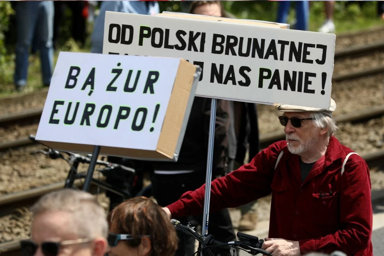Polityka coraz częściej skłóca ze sobą sąsiadów.