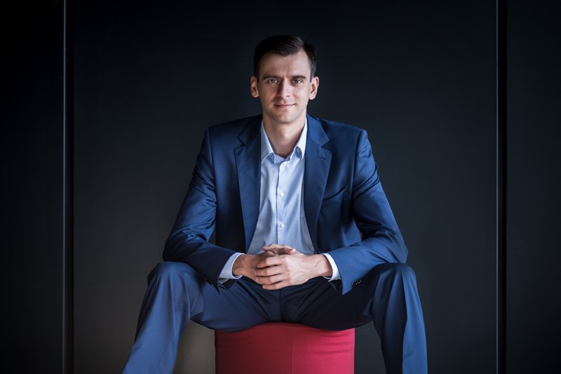 Piotr Grządziel pomaga budować sukces w biznesie, ucząc, jak prawidłowo kreować markę osobistą