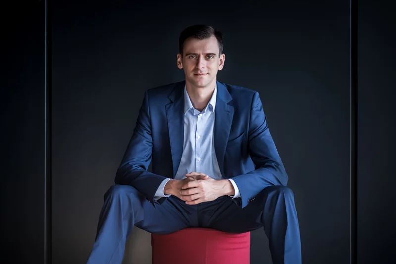 Piotr Grządziel pomaga budować sukces w biznesie, ucząc, jak prawidłowo kreować markę osobistą