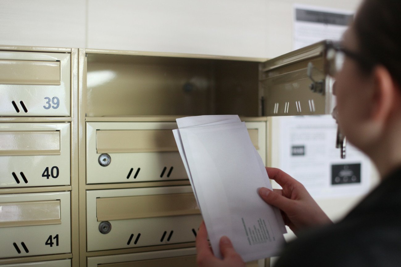 Oszuści naciągają Polaków na obniżki cen prądu. Wysyłają listy, sms-y i wiadomości e-mail