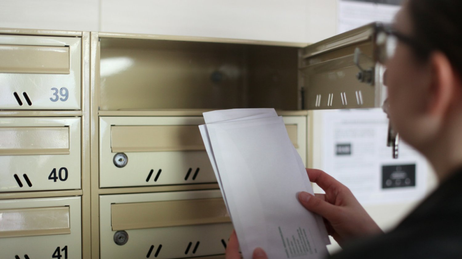 Oszuści naciągają Polaków na obniżki cen prądu. Wysyłają listy, sms-y i wiadomości e-mail