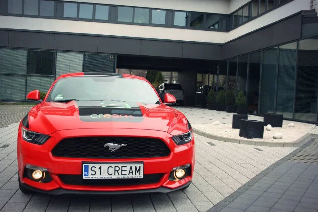 Podróż służbowa w Fordzie Mustangu?