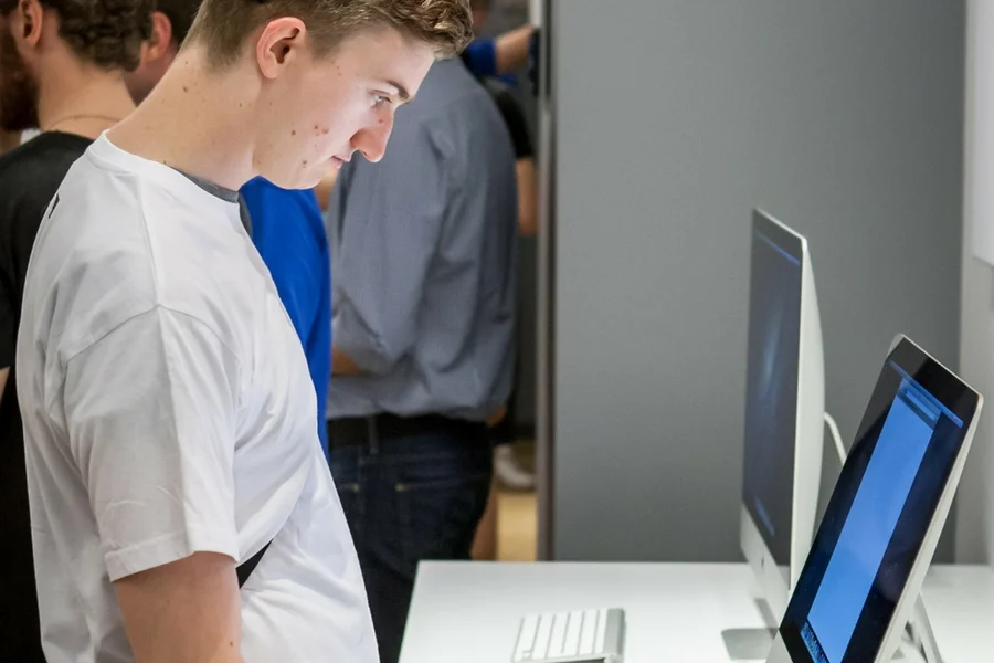 iMac zawsze był obiektem pożądania, ale cena jego najnowszej odsłony dorównuje cenie nowego auta.