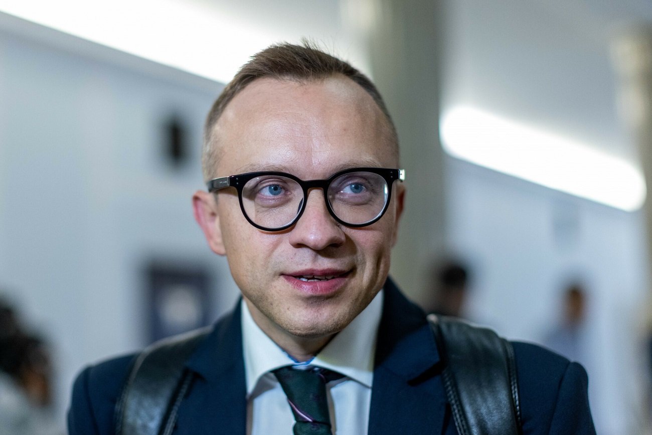 Wiceminister Artur Soboń ma krytyczne podejście do  skrócenia tygodnia pracy