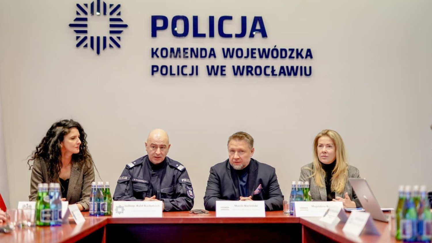 Policyjny kompleks we Wrocławiu za setki milionów. Państwo porządkuje logistyczny chaos. Szef MSWiA Marcin Kierwiński w KWP we Wrocławiu.