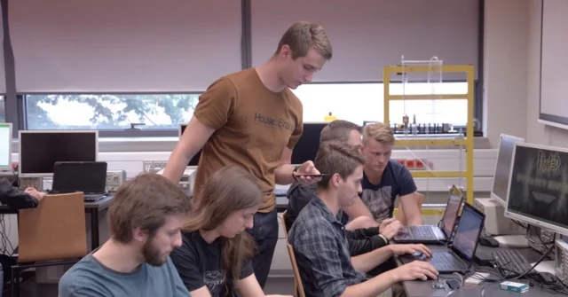 Zespół deklaruje pracę w metodologii Scrum, charakteryzującą się szybkimi iteracjami