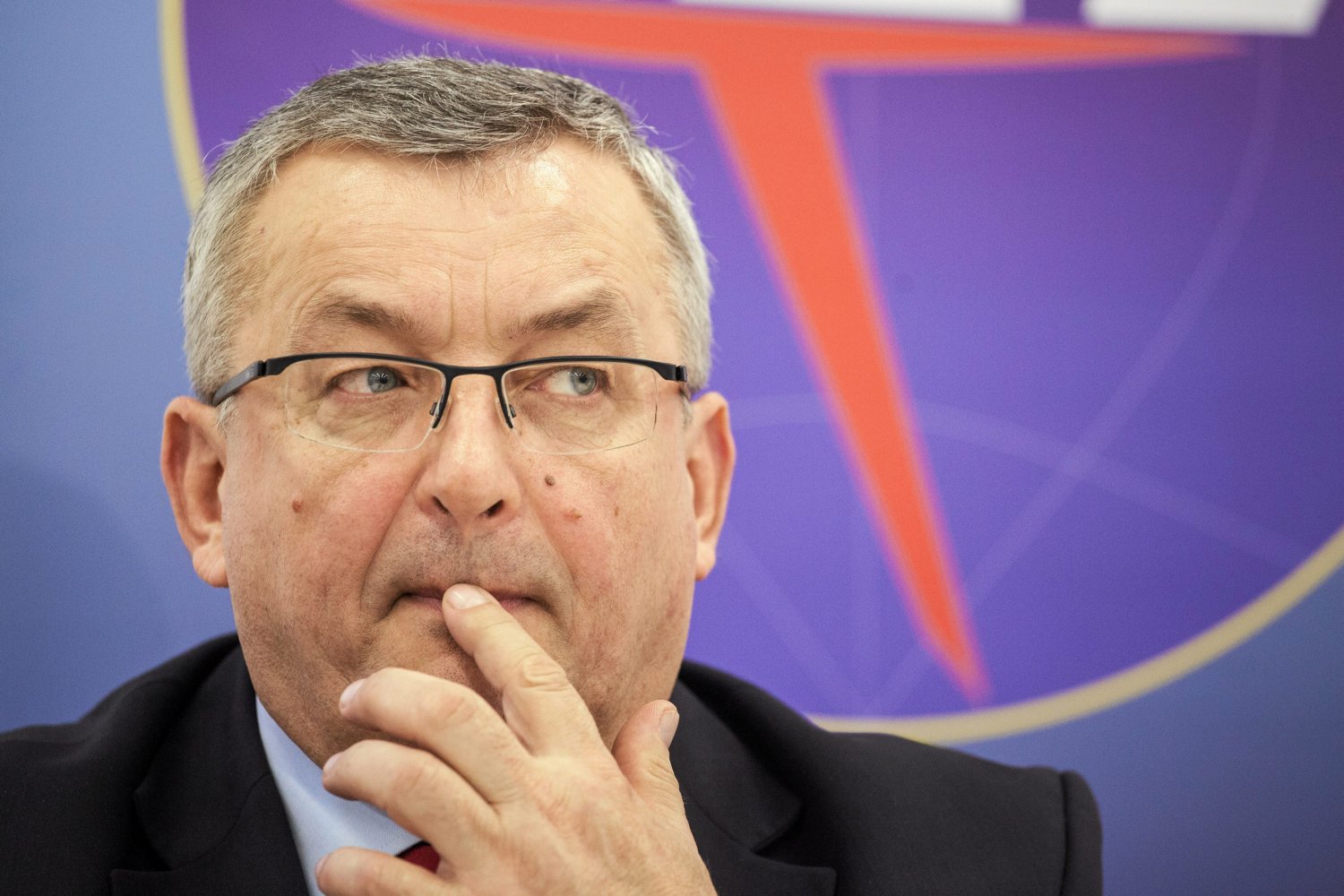 Wiadomości wysyłano rzekomo w imieniu Andrzeja Adamczyka, ministra infrastruktury i budownictwa