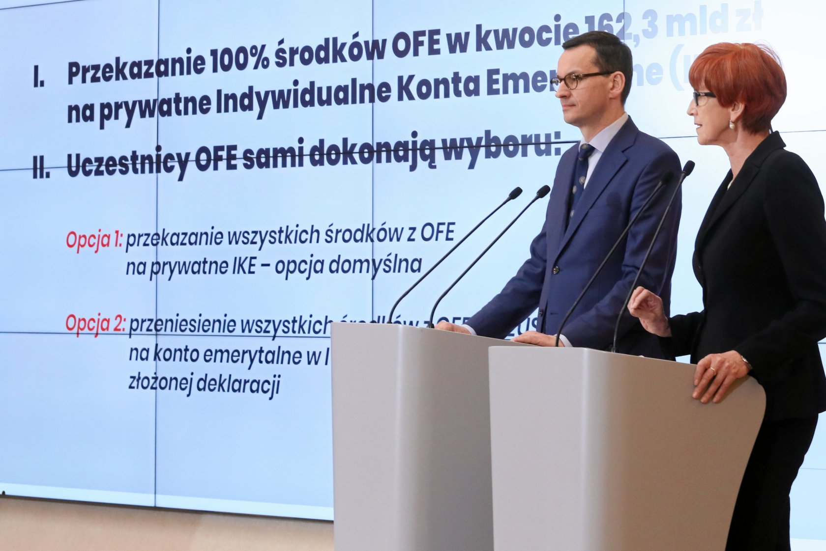 Opłata przekształceniowa OFE. Rząd zanegował jej sens