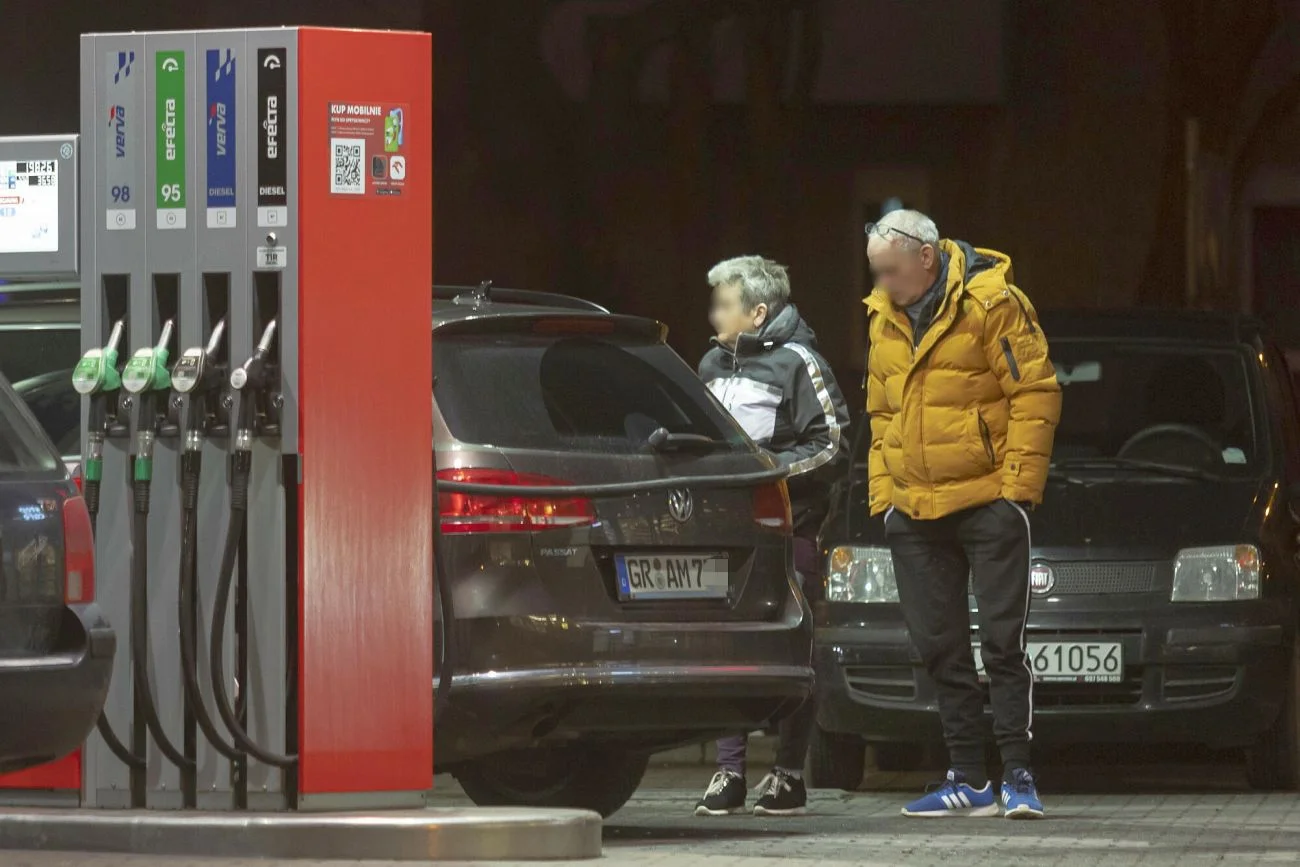 Obecnie na stacje przy zachodniej granicy przyjeżdża wielu Niemców - w Polsce paliwo jest o wiele tańsze niż u nich