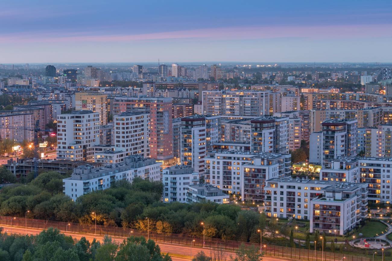 Bloki mieszkalne widziane z drona