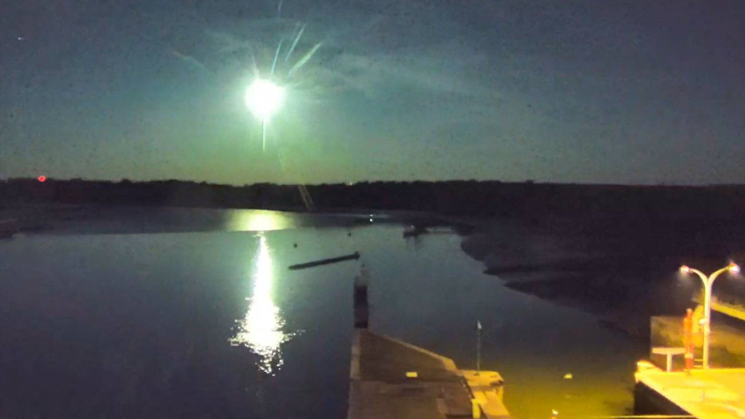 Spadający meteoryt.