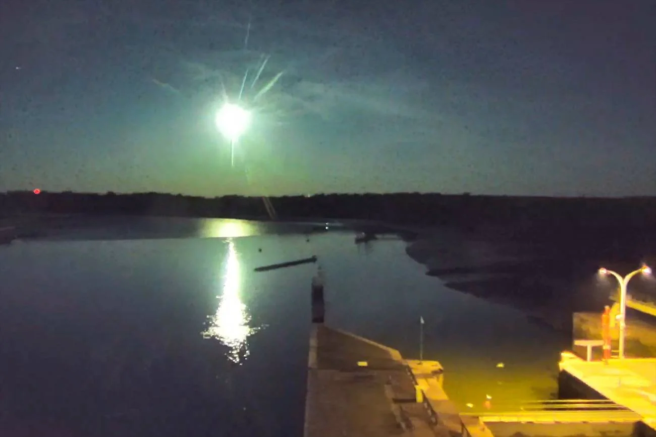 Spadający meteoryt.