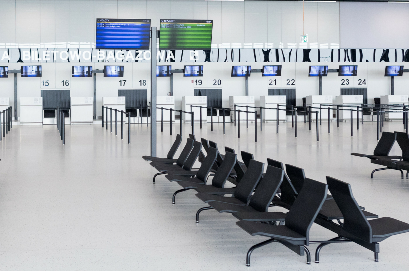 Lotnisko w Radomiu świeci pustkami. Prezes PPL ma pomysł, jak je wypełnić