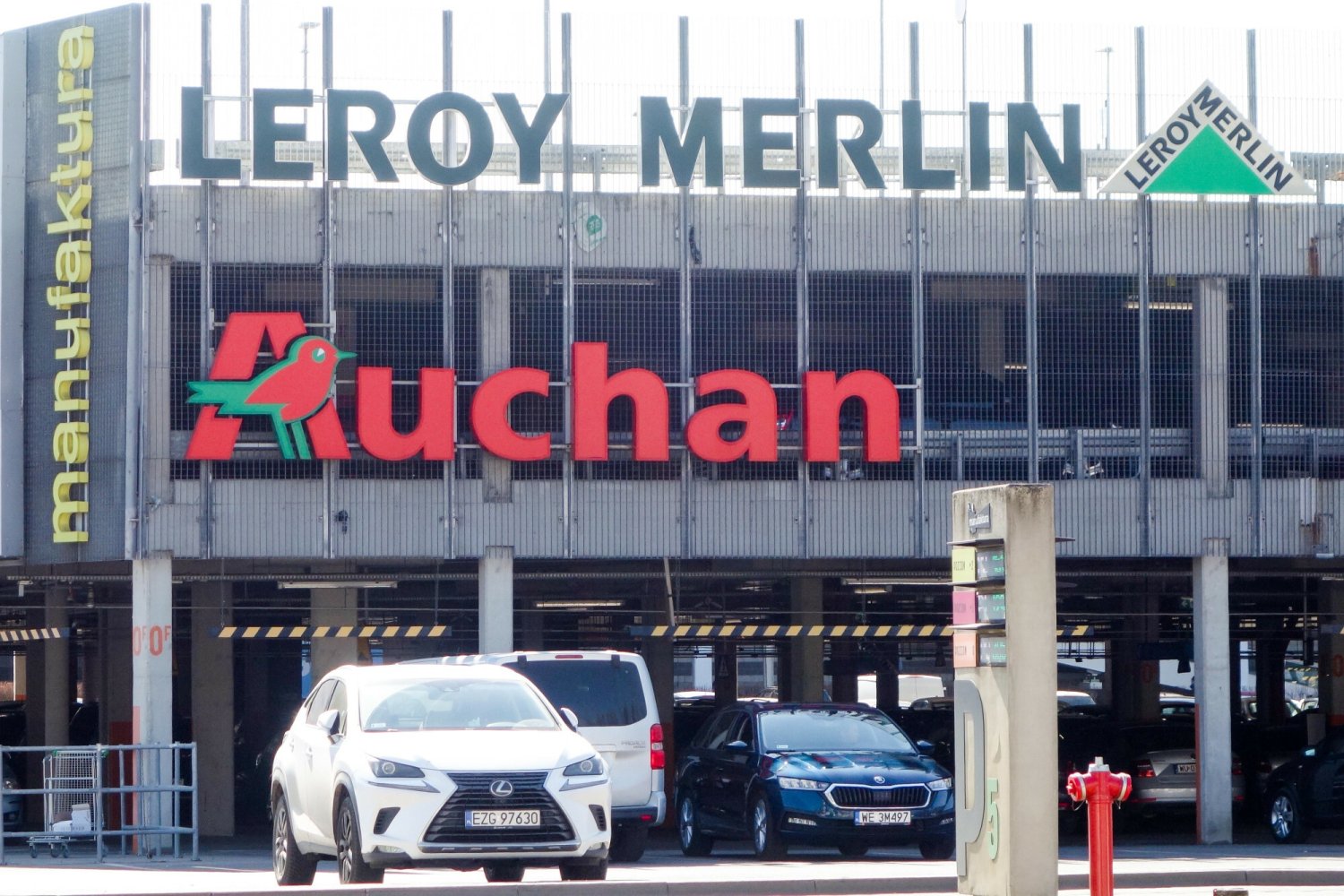 Sieć sklepów Auchan wycofuje się z Rosji