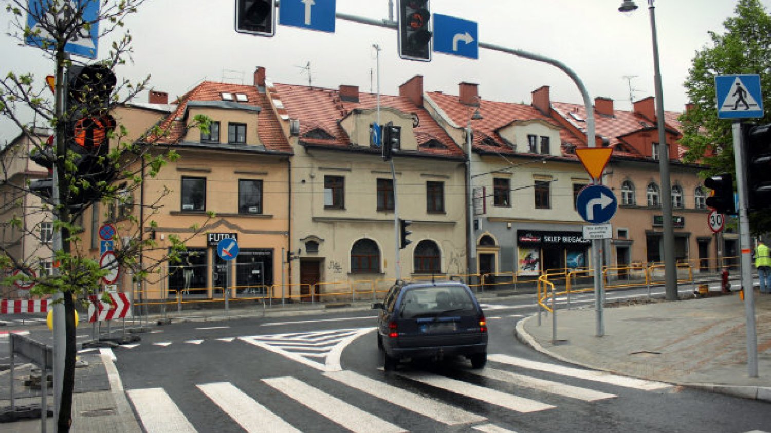 Rzecznik Praw Obywatelskich interweniuje w sprawie kierowców. Ci skarżą się bowiem, że od kilku lat dostają mandaty za przejazd na czerwonym świetle.