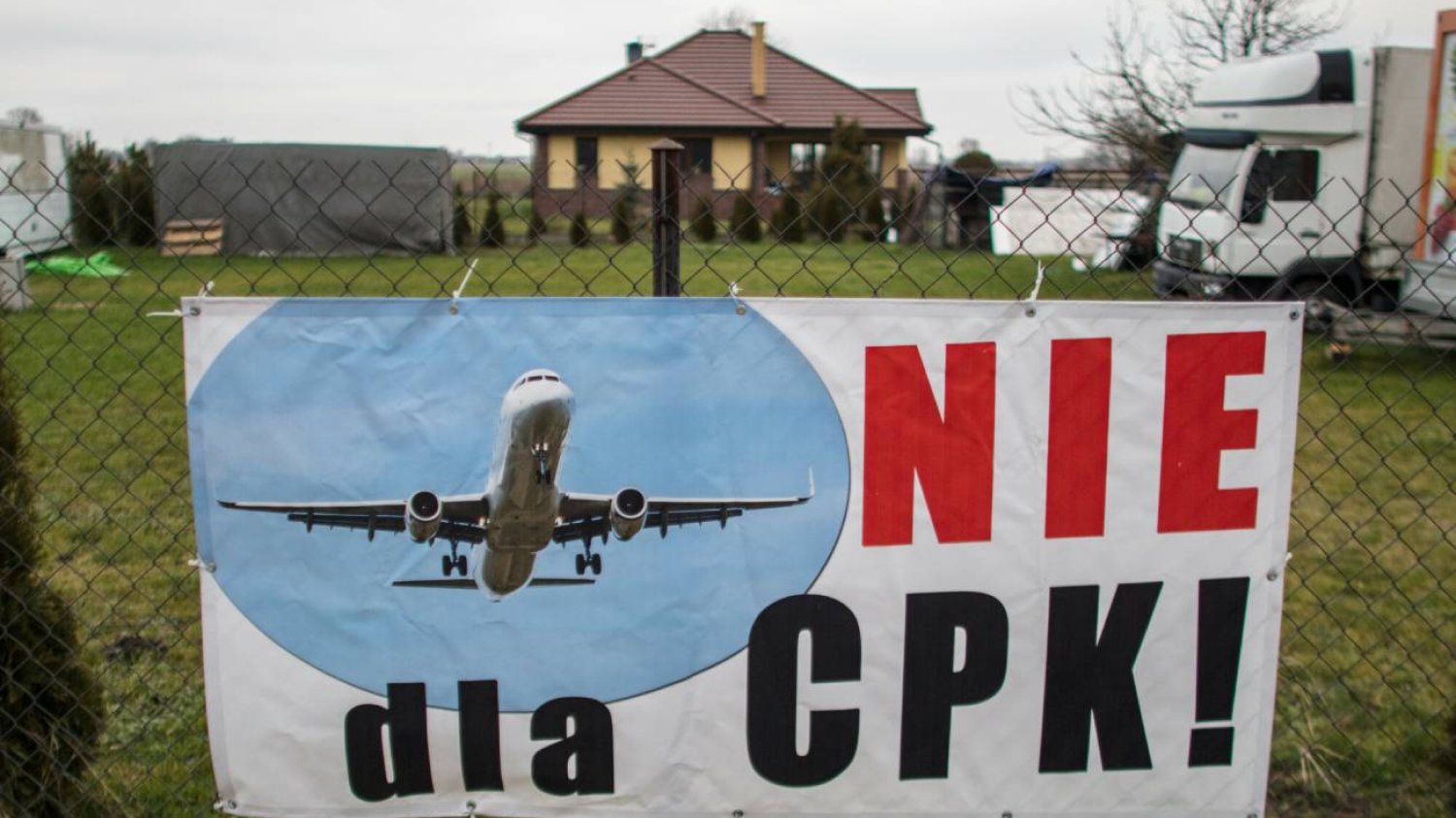 Baner "nie dla CPK"