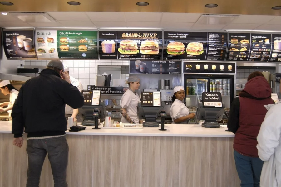 Sieć Max Burgers informuje swoich klientów o tym, jakie skutki dla klimatu i środowiska naturalnego powodują poszczególne jej produkty.