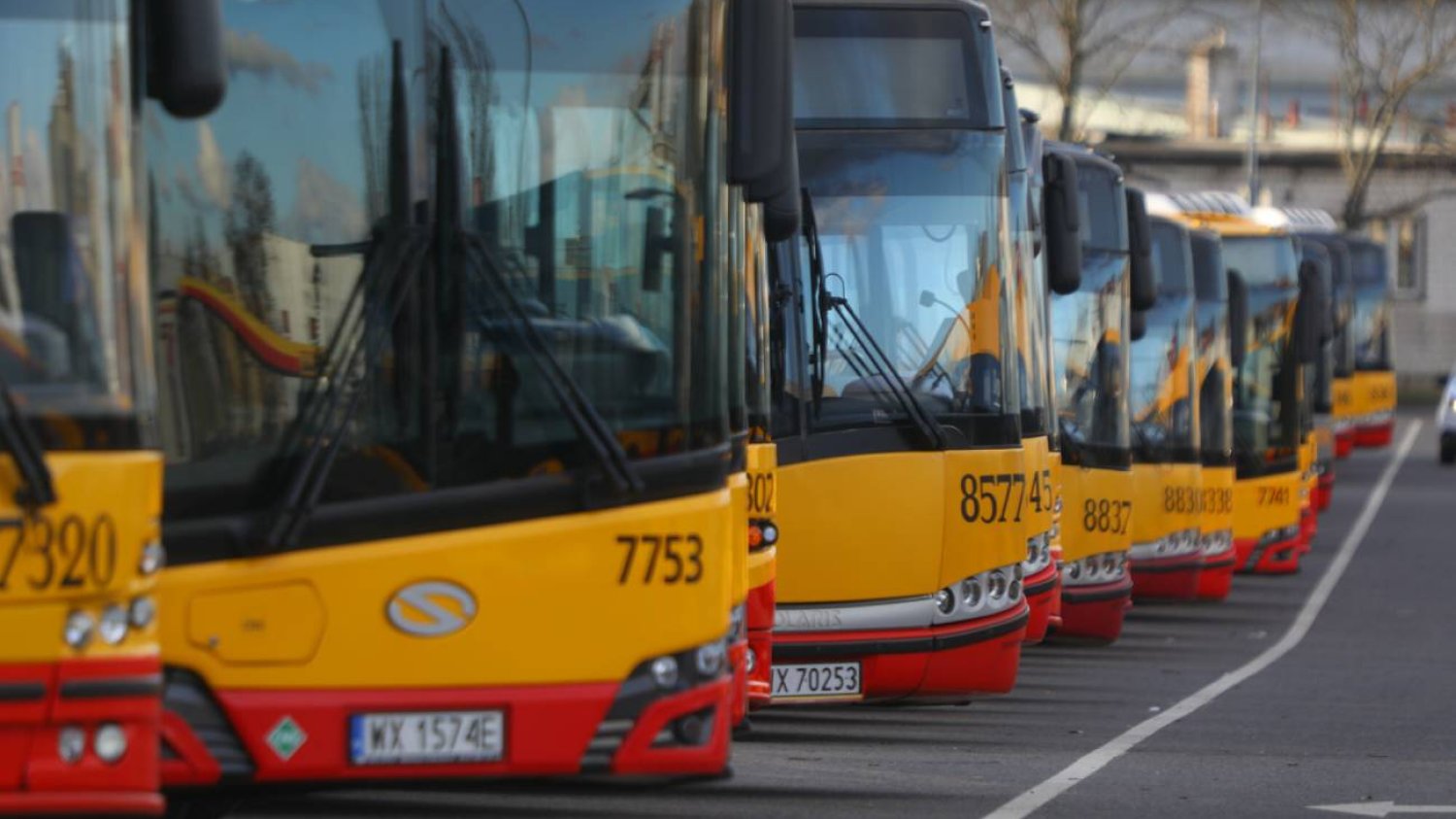 Autobusy w zajezdni MZA w Warszawie.
