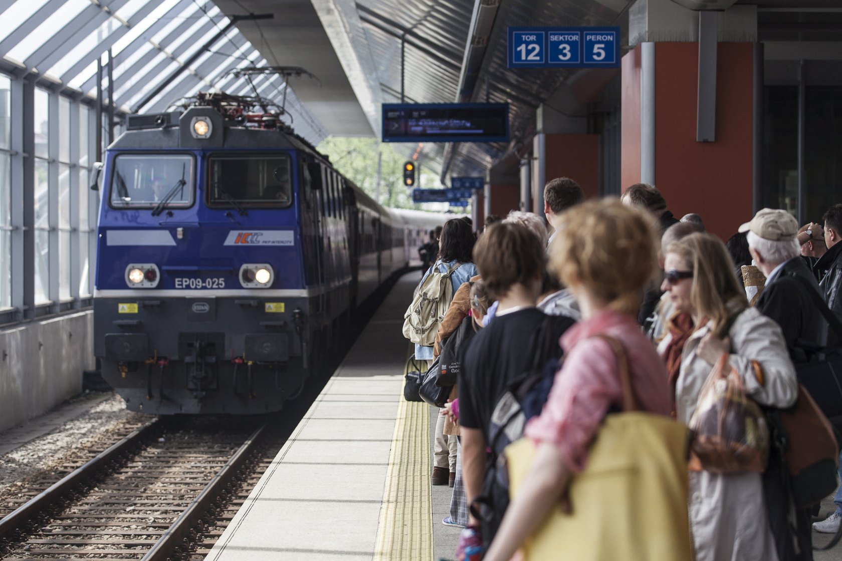 PKP Intercity wstrzymuje sprzedaż biletów, a nawet odwołuje kursy całych pociągów