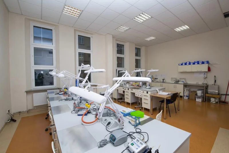 Serwis umożliwia też wynajęcie sal specjalistycznych
