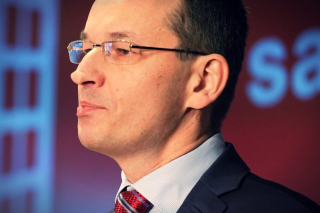 Wicepremier Morawiecki twierdzi, że dzięki niemu w budżecie jest 6 mld zł więcej. Po te pieniądze ustawiła się już kolejka chętnych