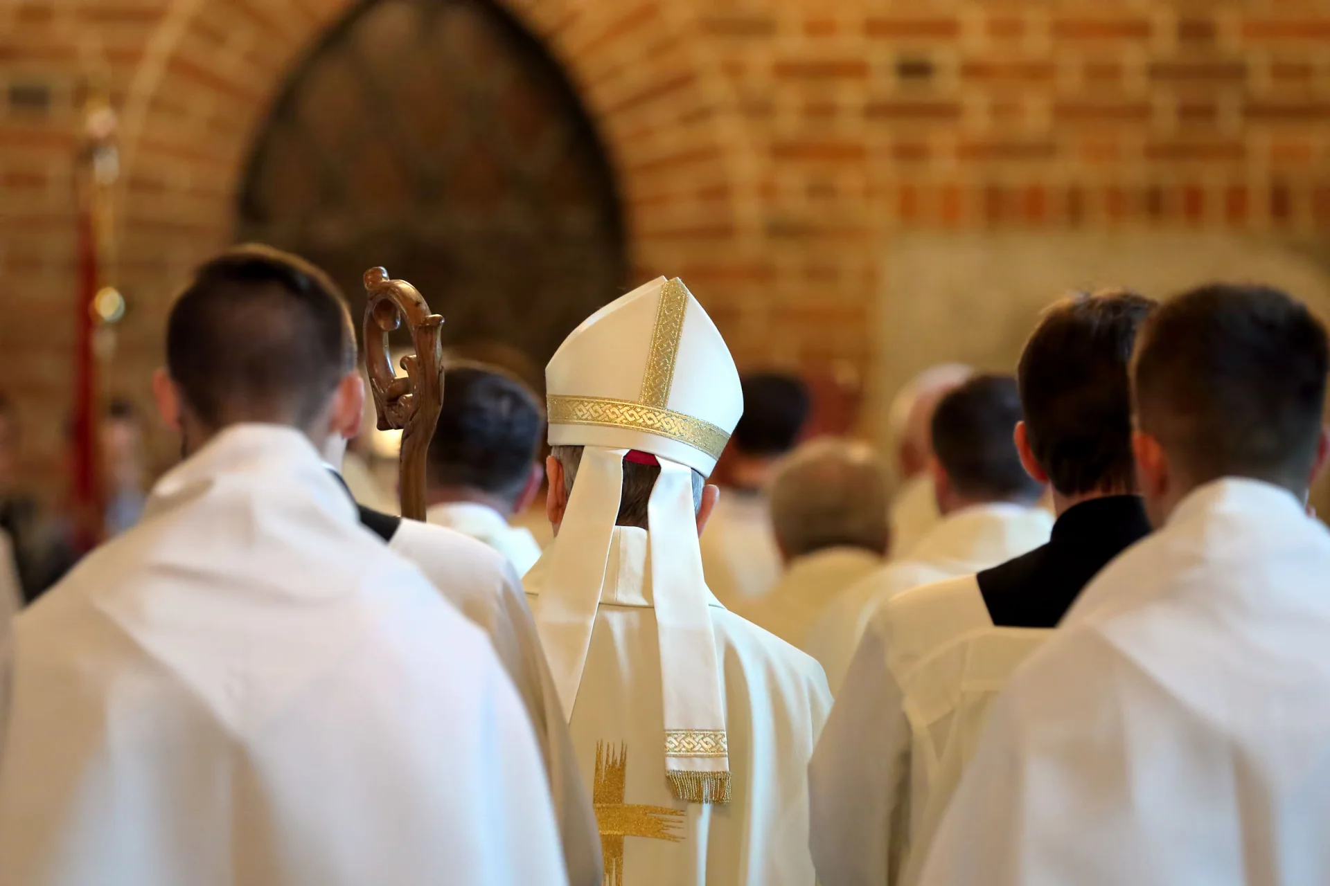 Zaczęło się od krajów anglosaskich. To tam jako pierwsze rozpętały się olbrzymie afery pedofilii w kościołach katolickich.