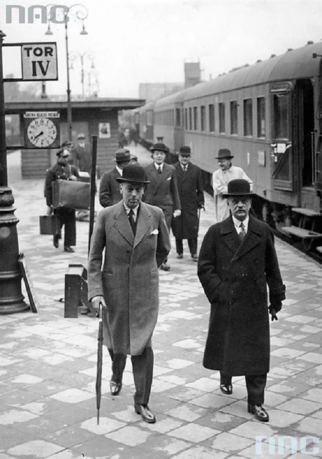 Prezes Międzynarodowej Izby Przemysłowo-Handlowej Fentenera va Vlissingena (z lewej) z Bogusławem Herse (z prawej). Warszawa, 1935 rok.