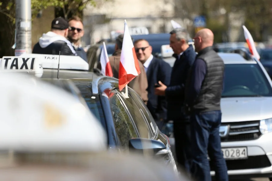 Negocjacje taksówkarzy z rządzącymi.