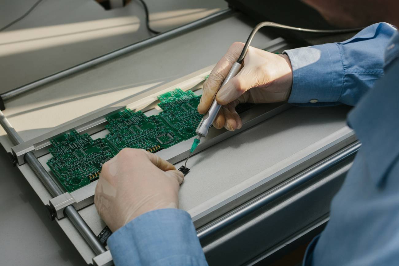 składanie części komputerów