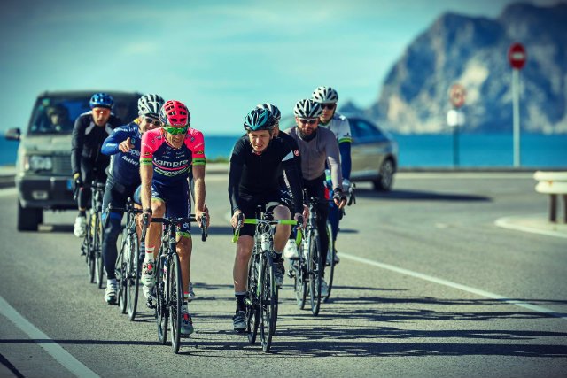 Veloart spełnia wszystkie zachcianki polskich rowerzystów, od malowania ramy, po kosmiczny sprzęt, na wzór zawodowców. Do tego komputerowe ustawienie pozycji na rowerze, badania wydolnościowe. Wyspecjalizowali się w obsłudze wyścigów rowerowych.