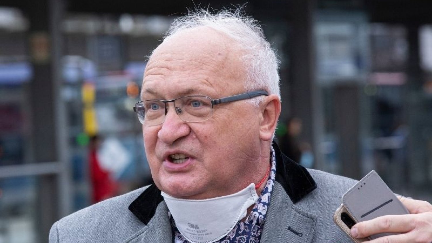 Otwieranie dyskotek wbrew obostrzeniom to według prof. Krzysztofa Simona "społeczne łajdactwo".
