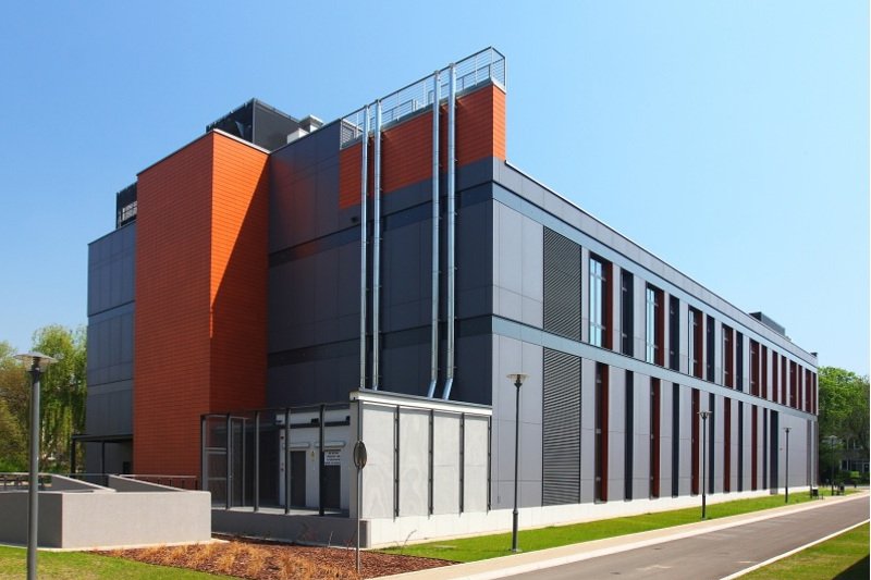 Akademickie Centrum Materiałów i Nanotechnologii.
