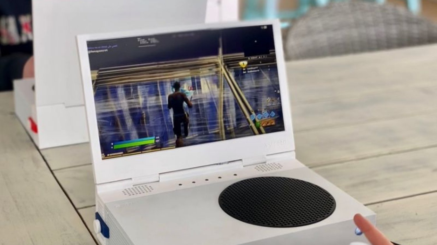 Konsola Xbox Series S zamieniona w laptopa.