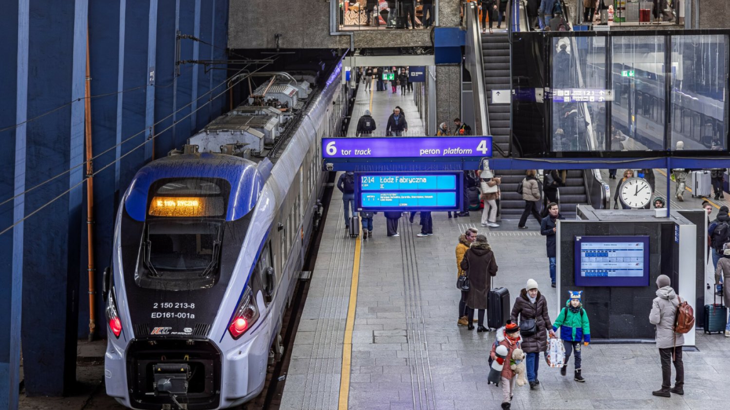 Na razie bilet ma łączyć przewoźników kolejowych, później będzie dotyczył wszystkich publicznych środków transportu.