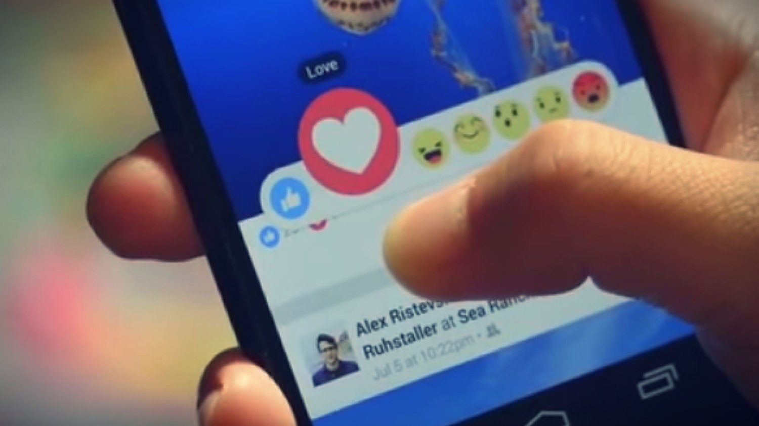Facebook uruchomił dziś długo zapowiadane nowe funkcje, dzięki którym można wyrazić nowe emocje, oprócz tradycyjnego "lubię to"