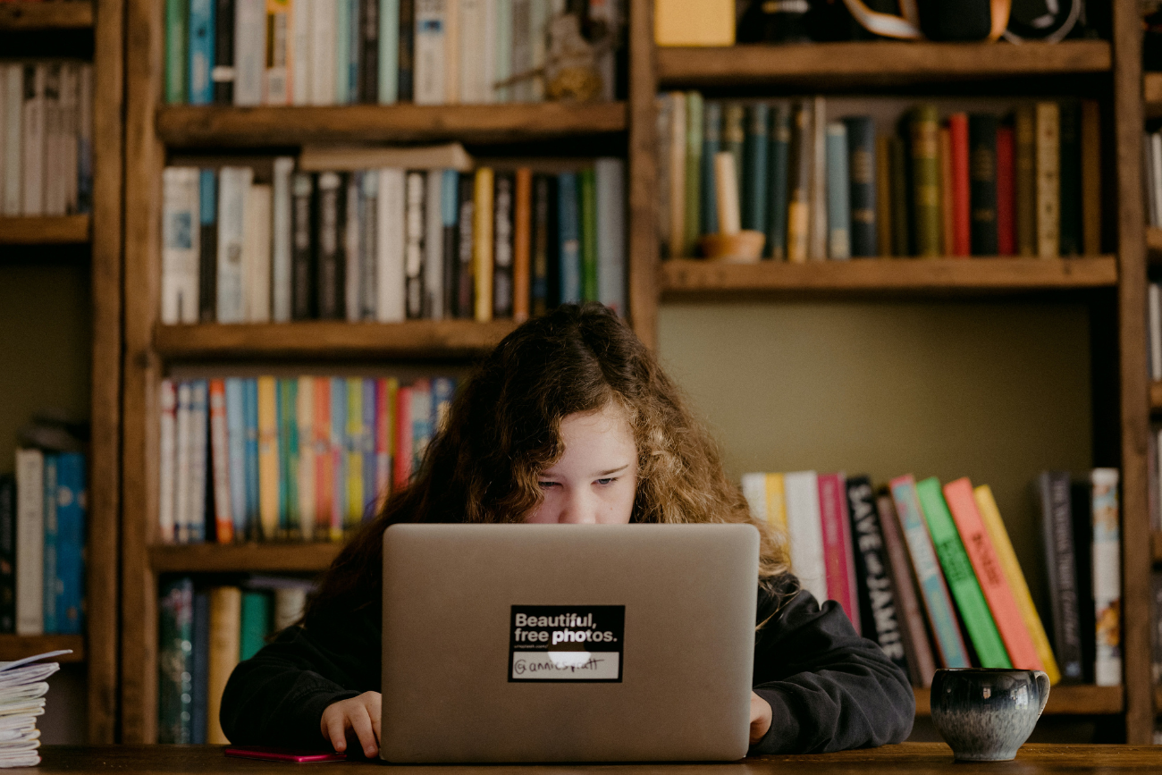 Celem projektu jest udostępnienie szybkiego internetu o przepustowości co najmniej 300 Mb/s mieszkańcom ponad 1,6 mln internetowych białych plam.