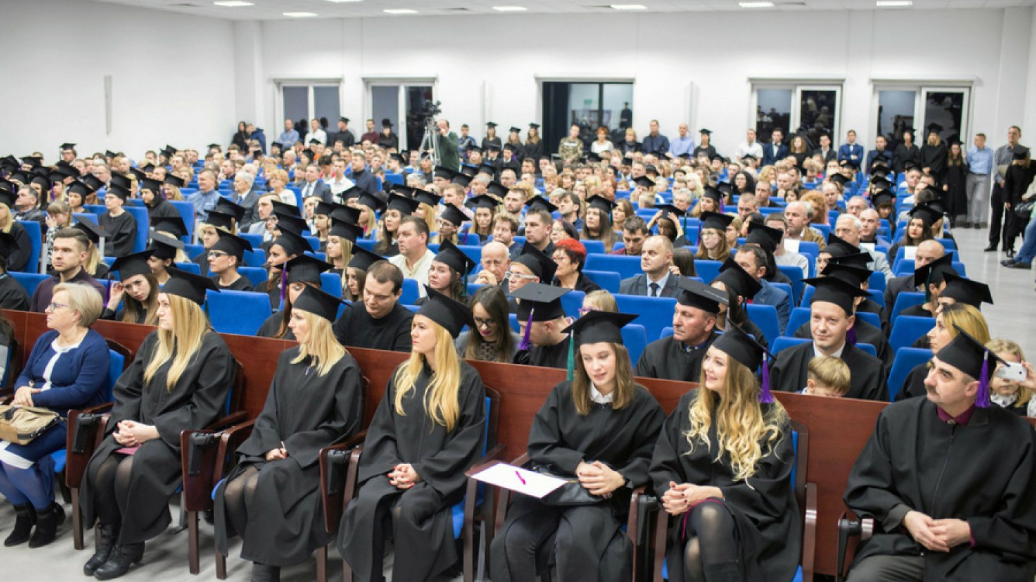 Studia wyższe dawno temu przestały być gwarancją zatrudnienia, teraz przestają być nawet koniecznym kryterium.