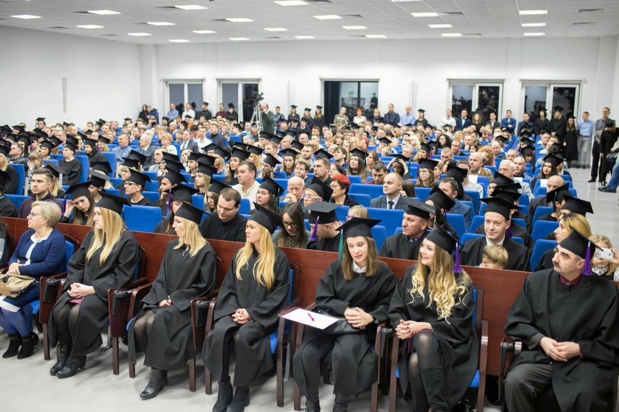 Studia wyższe dawno temu przestały być gwarancją zatrudnienia, teraz przestają być nawet koniecznym kryterium.